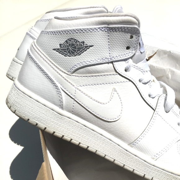 🎉HOST PICK🎉Air Jordan 1 Mid Pure White Size 7Y - Picture 8 of 10
